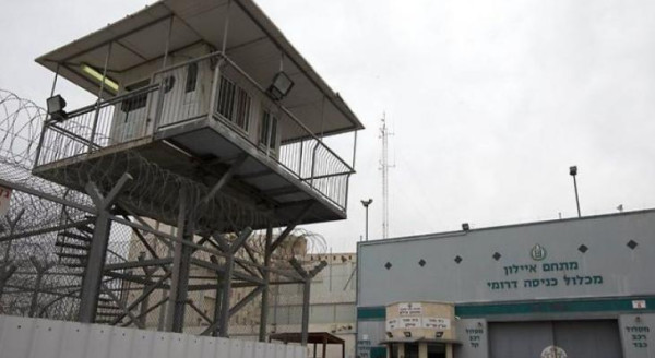 إعلام إسرائيلي: فتاة فلسطينية تطعن حارسة أمن في سجن (رامون)