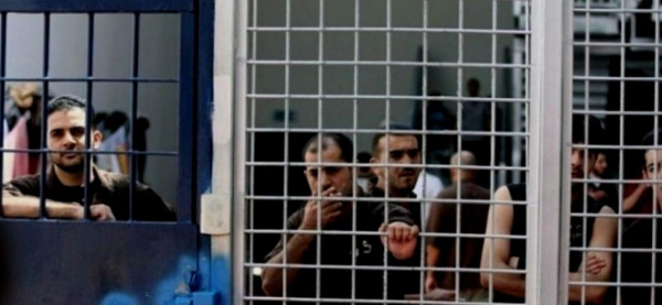 مركز فلسطين: 39 أسيراً أمضوا أكثر من ربع قرن في سجون الاحتلال بشكل متواصل