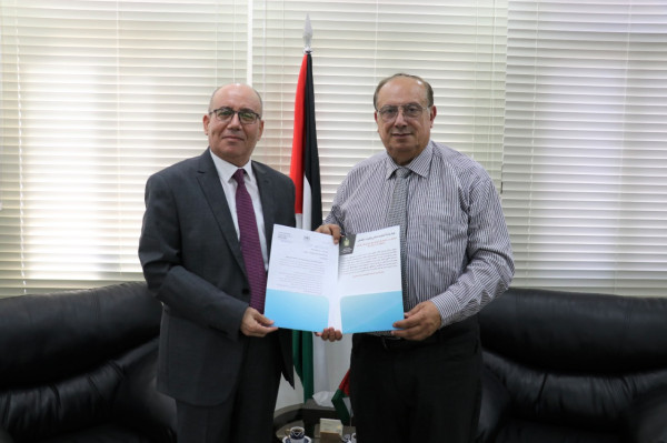 أبو مويس يعتمد بكالوريوس التصميم الداخلي والديكور لكلية العلوم والتكنولوجيا بخانيونس
