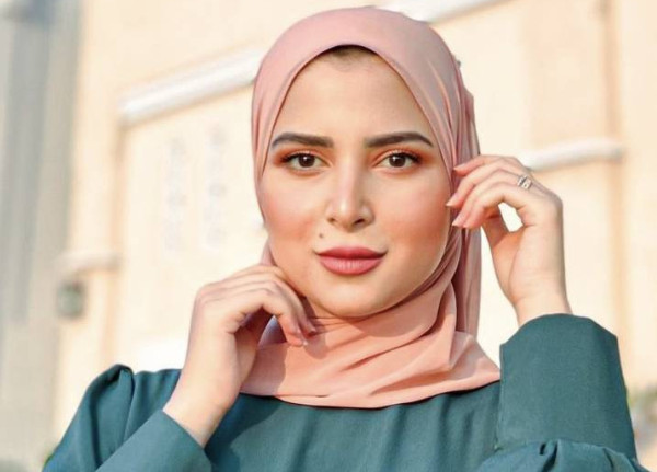 أجمل لفات الحجاب باللون الزهري من وحي مدوّنات الموضة