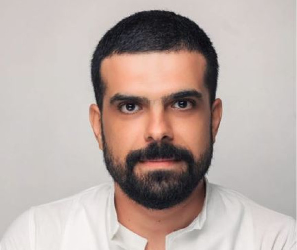 شاهد: يزن خليل يحدث ضجة بتصريحاته الجريئة عن مشاهده بالقُبلات