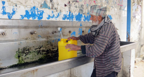 غزة: شبان وخبراء ومختصون فلسطينيون يناقشون أزمة نقص وتلوث المياه بالقطاع