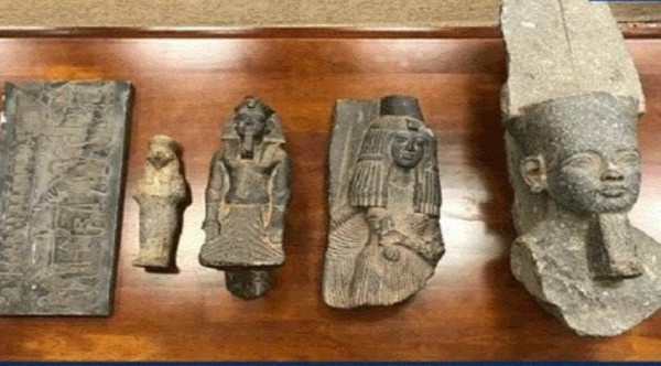إحباط تهريب قطع أثرية مصرية بينها تمثال (معبودة الحب والجمال)