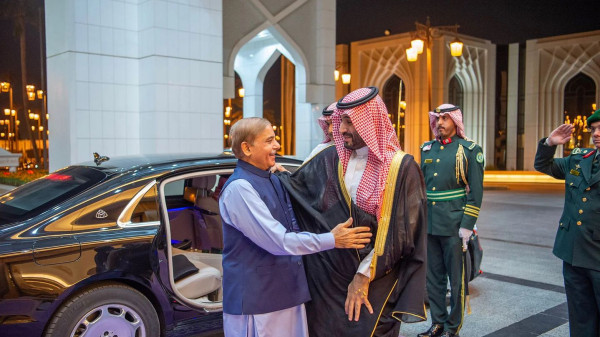 تفاصيل لقاء رئيس وزراء باكستان بولي العهد السعودي