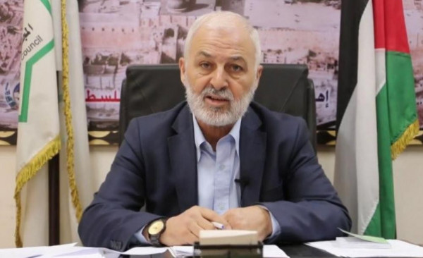 "الغول" يدين استمرار الرئيس عباس إصدار قرارات بقانون