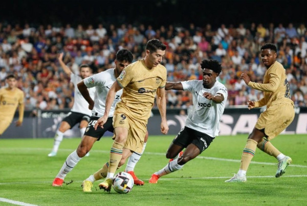 برشلونة ينجو من فخ فالنسيا بالوقت القاتل