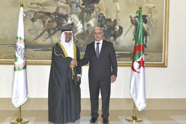رئيس البرلمان العربي يثمن جهود جمهورية الجزائر لإنجاح القمة العربية