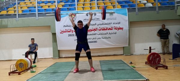الرُّباع يزن حمادة يفوز ببطولة القطاع لرفع الأثقال لفئة الشباب