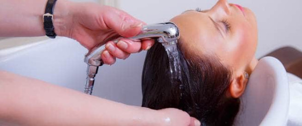 ما هي أفضل طريقة لغسل الشعر؟