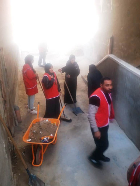 غزة: "الوحدة العمالية" و"لجان العمل النسائي" ينظمان يوم عمل تطوعي في مخيم الشاطئ