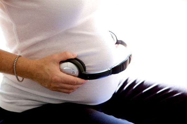 هل يمكن أن تؤثر الضوضاء على الحامل والجنين؟