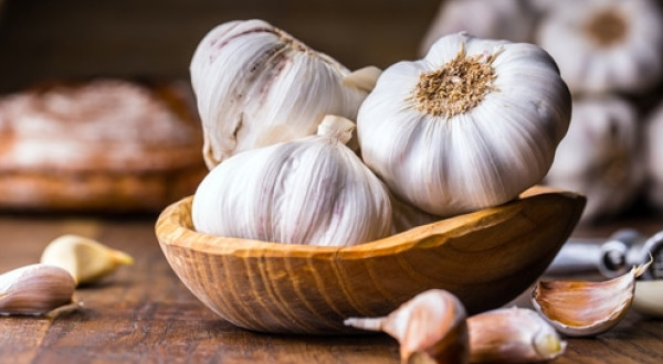 تعرف على الفوائد الصحية لتناول الثوم