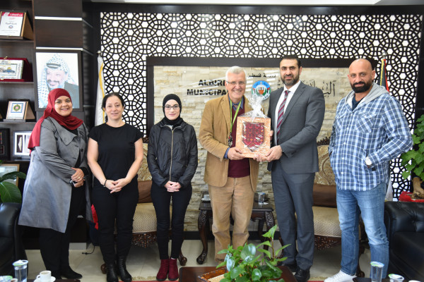 رئيس بلدية البيرة يستقبل سفير جمهورية سلوفينيا