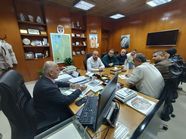 غزة: اتحاد الصناعات البلاستيكية يعقد اجتماعا مع رئيس البلدية