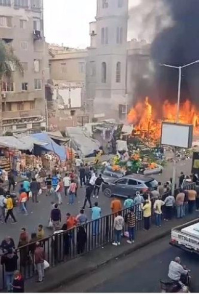 بالصور: اندلاع حريق بسوق غزة بمنطقة الموسكي في القاهرة
