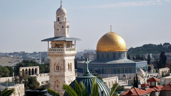 الإسلامية المسيحية تدين قيام الاحتلال بهدم سقف مئذنة مسجد القلعة في باب الخليل