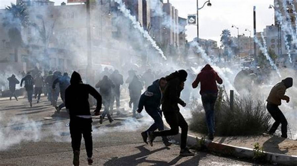 طولكرم: إصابة عشرات الطلبة بالرصاص والاختناق باعتداء قوات الاحتلال على جامعة "خضوري"