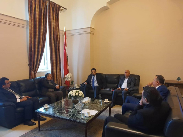 أبو هولي يبحث مع رئيس لجنة الحوار اللبناني الفلسطيني أزمة (أونروا) المالية