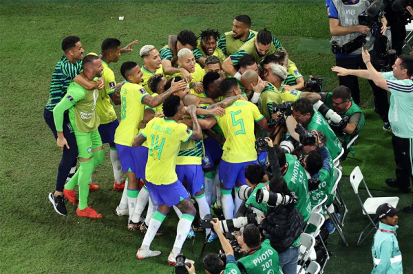 البرازيل تهزم سويسرا وتبلغ ثمن نهائي كأس العالم