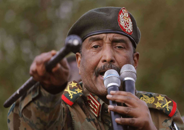 السودان: "البرهان" يجمّد نشاط النقابات والاتحادات المهنية