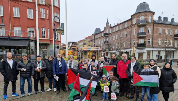 وقفة تضامنية مع الشعب الفلسطيني في مدينة هيسلاهولم جنوب السويد