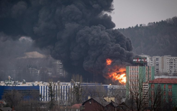 شاهد: انفجارات ضخمة بأوكرانيا وإعلان حالة إنذار جوي في جميع أراضيها