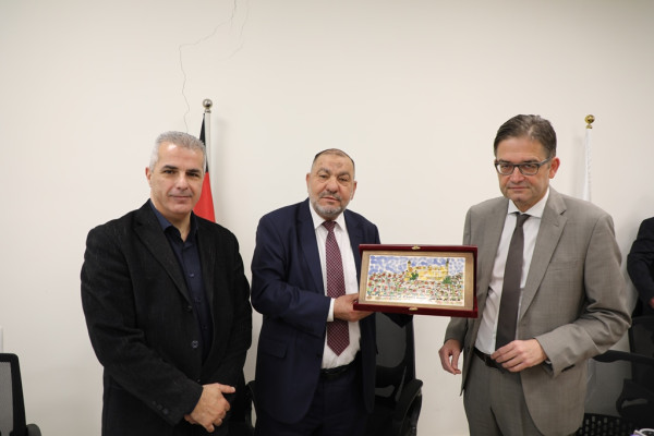 رئيس بلدية الخليل يلتقي القنصل الألماني لدى فلسطين