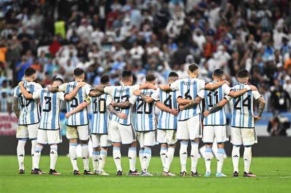 الأرجنتين تتخطى هولندا وتواجه كرواتيا في نصف النهائي