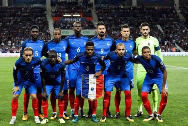 فرنسا تُطيح بإنجلترا وتتأهل للعب مع المغرب
