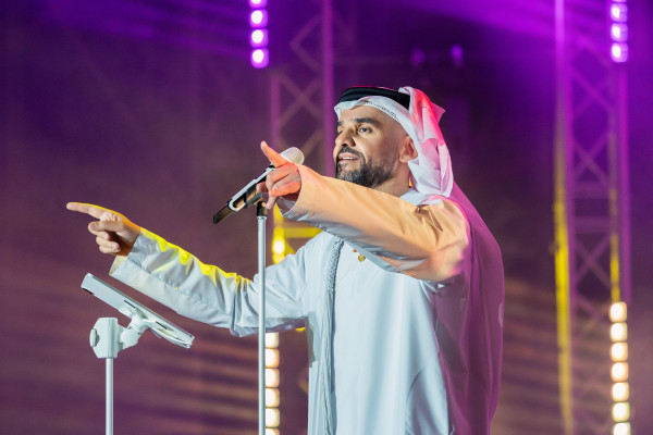 حسين الجسمي يحتفل باليوم الوطني الإماراتي الـ51 بأمسية غرامية وطنية في أبوظبي