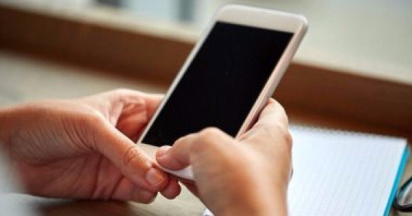 كيف يمكنك تقليل عدد المرات التي تتحقق فيها من الجديد في هاتفك؟