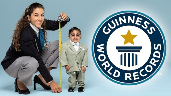 شاب إيراني طوله 65.24 سنتيمتر يدخل موسوعة "غينيس" كأقصر رجل في العالم