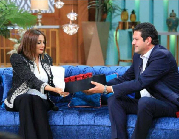 رسائل حب متبادلة بين بشرى وزوجها في عيد زواجهما الثاني
