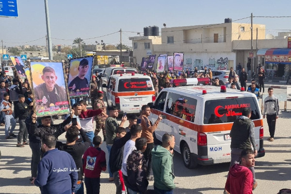 بالفيديو: غزة تودع جثامين 8 شبان غرقوا قبالة السواحل التونسية أثناء محاولتهم الهجرة