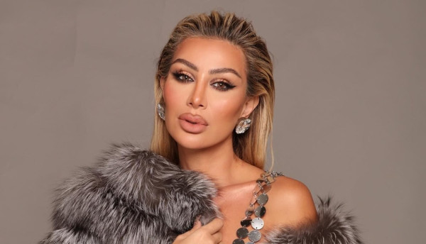 مايا دياب تتبرع من خزانة ملابسها لأطفال لبنان