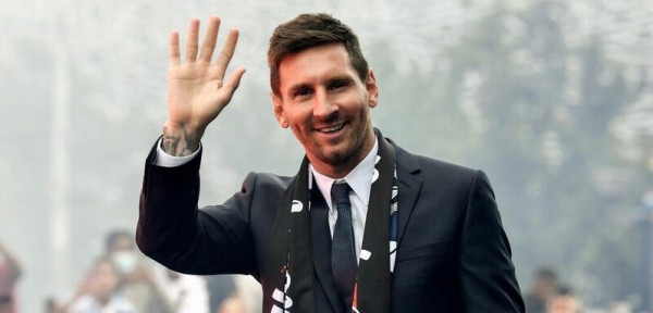 ميسي يحطم أمال برشلونة ويقرر التجديد