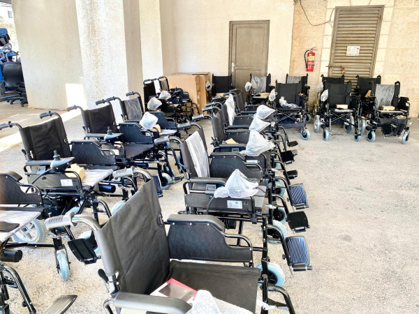 غنام تقدم كراسٍ كهربائية للعشرات من ذوي الاحتياجات الخاصة من عدة محافظات