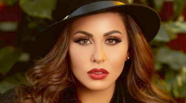 بالصور.. فنانة تحتفل بعودتها للغناء بعد انقطاع دام 11 عاماً
