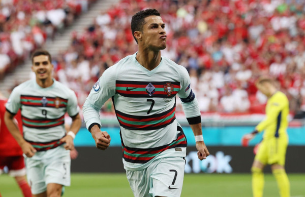 رسمياً.. النصر السعودي يتعاقد مع كريستيانو رونالدو