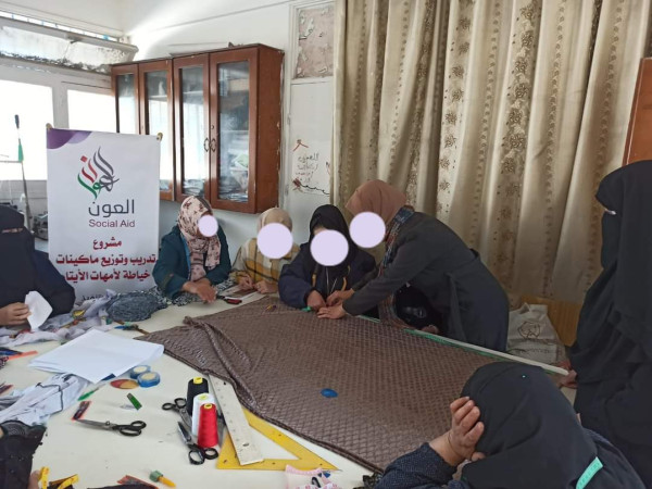 جمعية العون المجتمعية تنفذ مشروع تشغيل أمهات الايتام بالخياطة في محافظة خانيونس