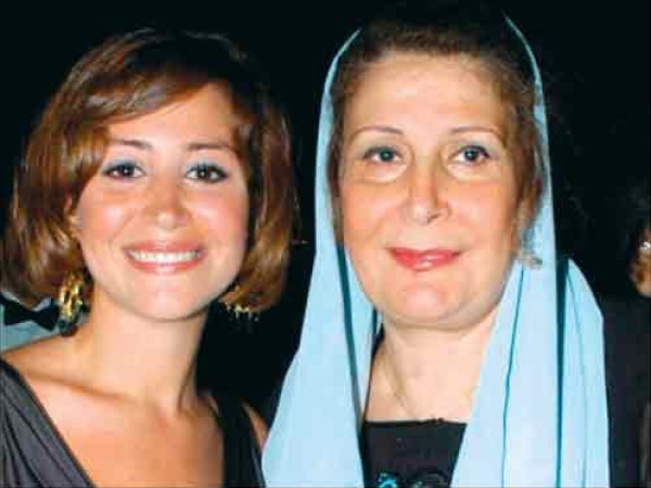 ما هي أسباب غياب منة شلبي ووالدتها عن جلسة المحاكمة الخاصة بها؟