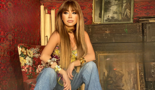نوال الزغبي تبدأ العام بأغنية "انا مش بتساب"