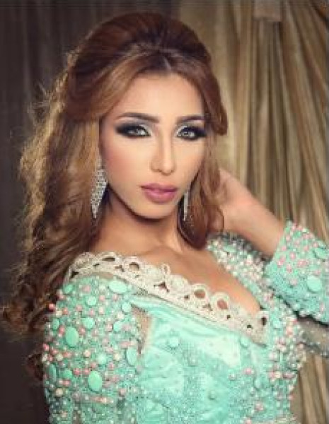 بالصور.. هكذا احتفلت دنيا بطمة بعيد ميلاد شقيقتها ابتسام