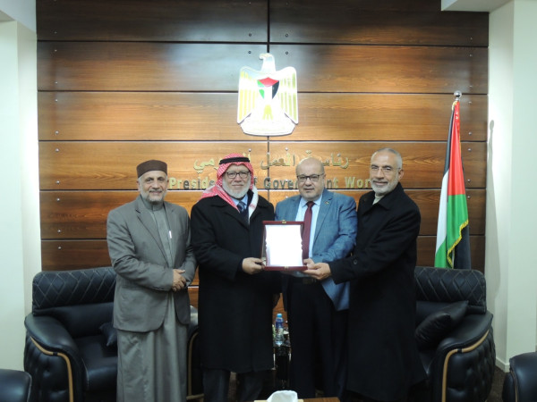الاتحاد العالمي لعلماء المسلمين فرع فلسطين يزور مكتب رئاسة العمل الحكومي بغزة