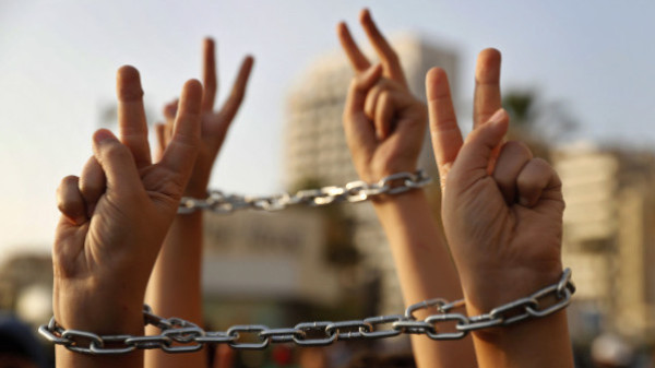 مركز فلسطين: 164 حالة اعتقال لنساء وفتيات فلسطينيات خلال العام الماضي