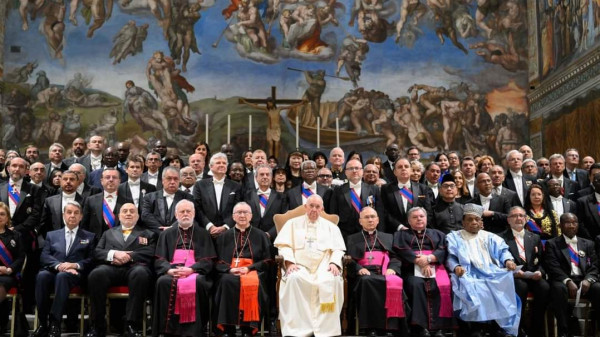 البابا فرنسيس يستقبل أعضاء لجنة تحكيم جائزة زايد للأخوة الإنسانية