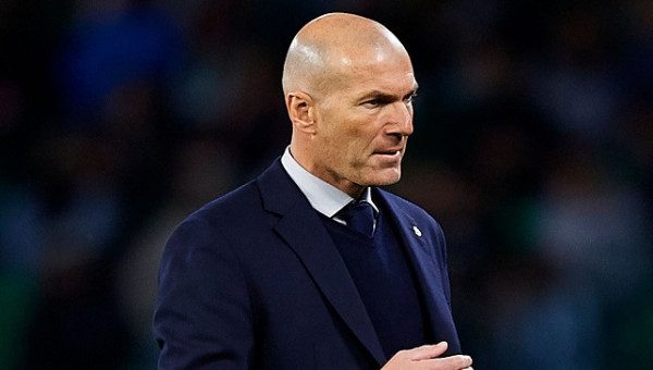 هل يعود زيدان لتدريب ريال مدريد؟