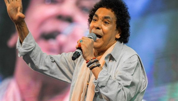 ما حقيقة طرح الفنان محمد منير أغنية "مسألة السن"؟