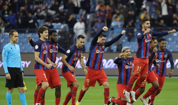 برشلونة يضرب موعداً مع ريال مدريد في نهائي كأس السوبر الإسباني