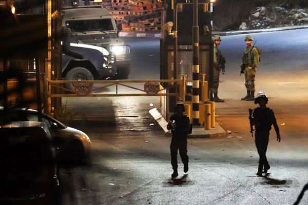 الاحتلال يواصل استهداف واعتقال أبناء عائلة عطون في القدس